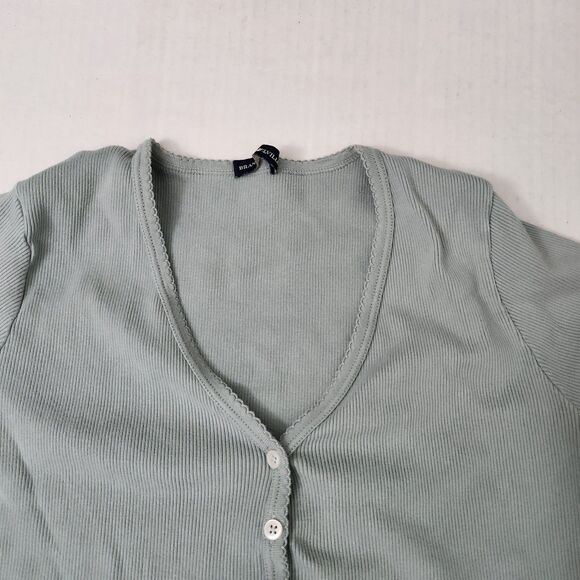 Brandy Melville Blouse One Size Green Paige Baby Ruffle Button Up Tee Crop Top - Picture 4 of 8